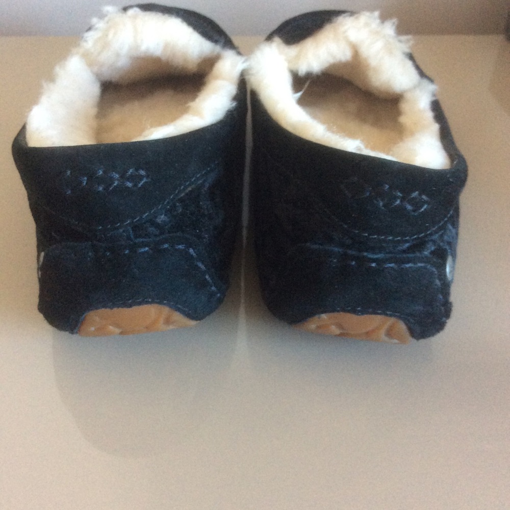 Ugg Slipper - image 6